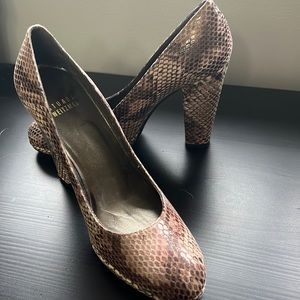 Stuart Weitzman size 6